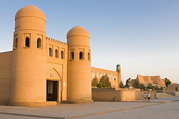 Strong walls of Ichon-Qala (Itchan Kala) Fortress, UNESCO World Heritage Site, Khiva, Uzbekistan, Central Asia