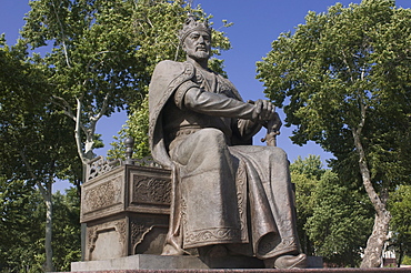 Statue of powerful king Amur Timur, Samarkand, Uzbekistan, Central Asia