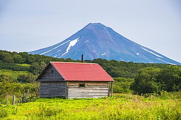 Little hut in front of the Ilyinsky (volcano), Kurile Lake, Kamchatka, Russia, Eurasia 