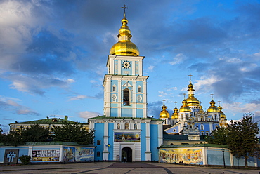 St. Michael's gold-domed cathedral at sunset, Kiev (Kyiv), Ukraine, Europe 