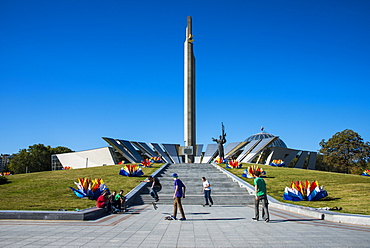 Hero City Obelisk, Pieramohi Park, Minsk, Belarus, Europe