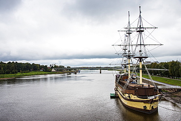 Huge sailing boat on the Volkhov River, Velicky Novgorod, UNESCO World Heritage Site, Novgorod, Russia, Europe 