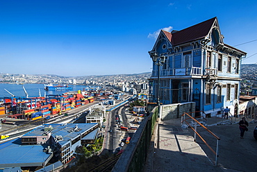 Old wooden villa overlooking the Historic Quarter, UNESCO World Heritage Site, Valparaiso, Chile, South America 