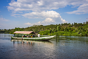 Boat with tourists shipping around the source of the Nile, Jinja, Uganda, East Africa, Africa