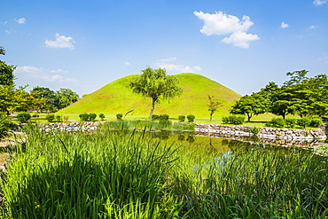 Tumuli park with its tombs from the Shilla monarchs, Gyeongju, UNESCO World Heritage Site, South Korea, Asia