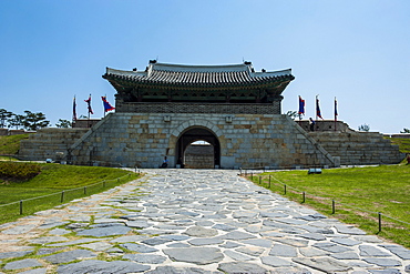 Huge stone walls around  the fortress of Suwon, UNESCO World Heritage Site, South Korea, Asia