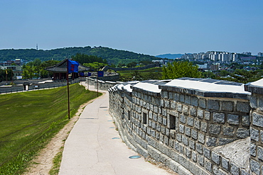 Huge stone walls around the fortress of Suwon, UNESCO World Heritage Site, South Korea, Asia