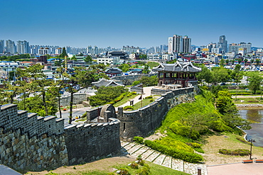 Huge stone walls the fortress of Suwon, UNESCO World Heritage Site, South Korea, Asia