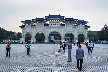 View over huge area in front of the Chiang Kai-Shek Memorial Hall, Taipei, Taiwan, Asia