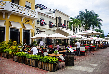 Restaurants on Plaza Espagna in the Old Town, UNESCO World Heritage Site, Santo Domingo, Dominican Republic, West Indies, Caribbean, Central America