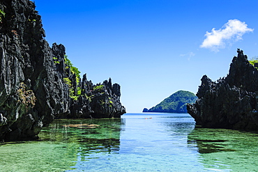 Crystal clear water in the Bacuit archipelago, Palawan, Philippines, Southeast Asia, Asia