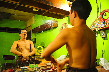 Male dancer preparing for a traditional Javanese dance, Yogyakarta, Java, Indonesia, Southeast Asia, Asia