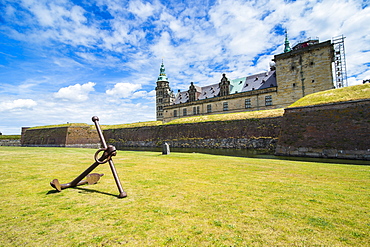 Huge old anchor in front of Kronborg renaissance castle, UNESCO World Heritage Site, Helsingor, Denmark, Scandinavia, Europe