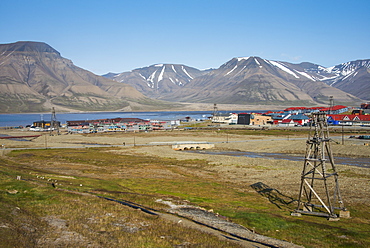 View over Longyearbyen, Spitsbergen, Svalbard, Arctic, Norway, Scandinavia, Europe