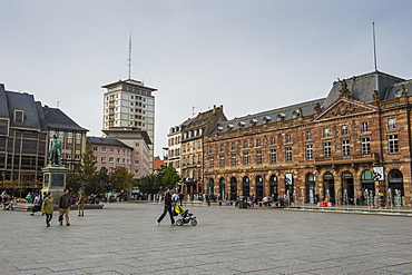 People on Place Kleber Square, Kleberplatz square, Strasbourg, Alsace, France, Europe