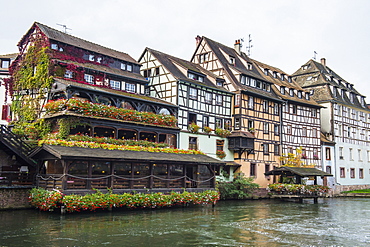 Timbered houses and canal in the quarter Petite France, UNESCO World Heritage Site, Strasbourg, Alsace, France, Europe