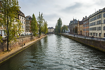 Houses along the Ill River, Strasbourg, Alsace, France, Europe