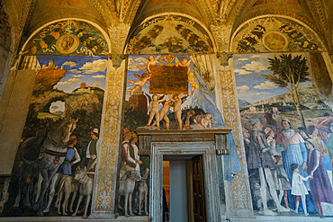 Andrea Mantegna frescoes on the west wall of the Camera degli Sposi, Palazzo Ducale of Mantua, Lombardy, Italy, Europe