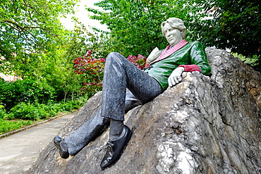 Oscar Wilde statue, Merrion Square, Dublin, Republic of Ireland, Europe