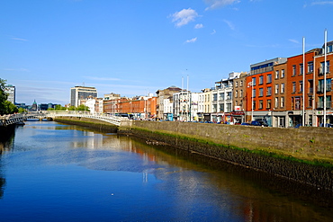 River Liffey flows through the centre of Dublin, Republic of Ireland, Europe