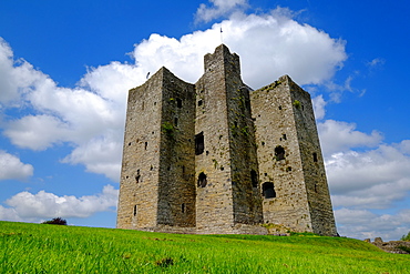 Trim Castle, Norman castle on the south bank of the River Boyne in Trim, County Meath, Leinster, Republic of Ireland, Europe