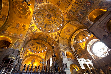 Gold mosaics on the dome vaults of St. Mark's Basilica in Venice, UNESCO World Heritage Site, Veneto, Italy, Europe