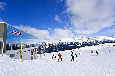 Skiers by the Peak 2 Peak Gondola, Whistler Blackcomb Ski Resort, Whistler, British Columbia, Canada, North America