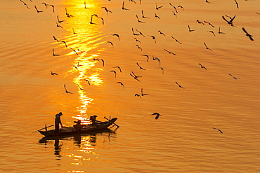 Fishermen at sunrise, Tonle Sap River, Phnom Penh, Cambodia, Indochina, Southeast Asia, Asia