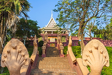 Wat Phnom (Temple of the Mountains) (Mountain Pagoda), Phnom Penh, Cambodia, Indochina, Southeast Asia, Asia