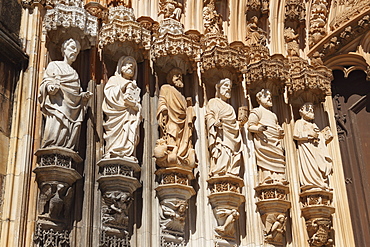 Apostles on the doorway of Batalha Abbey (Mosteiro de Santa Maria da Vitoria), UNESCO World Heritage Site, Batalha, Estremadura, Portugal, Europe