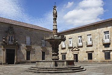 Castelos Fountain, Largo do Paco (Palace Square) at the Archbishop's Palace, home of a major library, Braga, Minho, Portugal, Europe