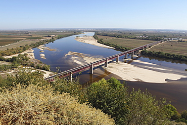 The Dom Luis I Bridge across the River Tagus (Rio Tejo) at Santarem, Ribatejo, Portugal, Europe