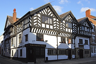 The Olde King's Head, a British pub, dating from the 17th century, with a half-timbered facade, in Chester, Cheshire, England, United Kingdom, Europe