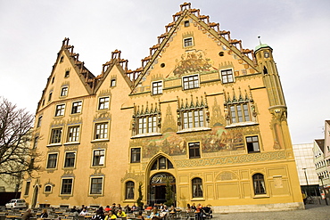 The painted facade of the medieval Ulmer Rathaus (Town Hall) shows scenes from German history, Ulm, Baden-Wuerttemberg, Germany, Europe