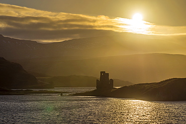 Loch Assynt and Ardvreck Castle, Lochinver, Sutherland, Highlands, Scotland, United Kingdom, Europe