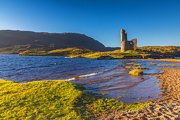 Loch Assynt and Ardvreck Castle, Lochinver, Sutherland, Highlands, Scotland, United Kingdom, Europe