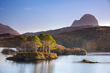 Loch Druim Suardalain, Mount Suilven, Lochinver, Sutherland, Highlands, Scotland, United Kingdom, Europe