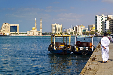 Sharjah Creek, Corniche Mosque and Radisson Blu Resort Hotel, Sharjah, United Arab Emirates, Middle East