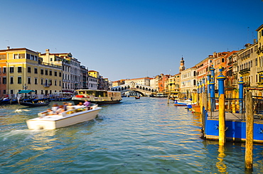 Rialto Bridge over Grand Canal, Venice, UNESCO World Heritage Site, Veneto, Italy, Europe