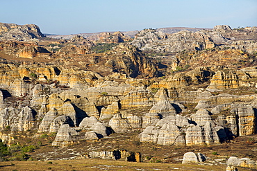 View across the rocky landscape of Isalo National Park, an area of the park on the circuit Piscine Naturelle, southern Madagascar, Madagascar, Africa