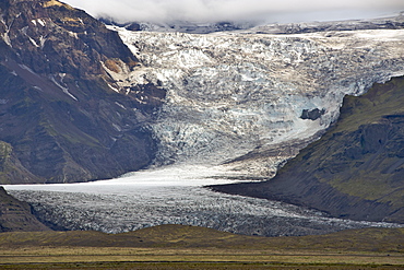 View across the Skeidararsandur glacial flood plain to the Skaftafellsjokull part of Vatnajokull glacier, southeast area, Iceland, Polar Regions