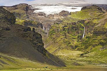 The Oraefajokull glacier, part of Vatnajokull glacier, and mountains around the Skaftafell National Park, southeast area, Iceland, Polar Regions