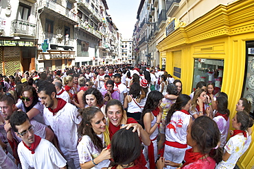 Crowds during the opening ceremony (chupinazo) of the festival of San Fermin (The Running of the Bulls), Pamplona, Navarra, Euskadi, Spain, Europe