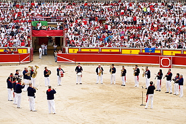 A band entertains the bullring crowds during the festival of San Fermin (The Running of the Bulls), Pamplona, Navarra, Euskadi, Spain, Europe