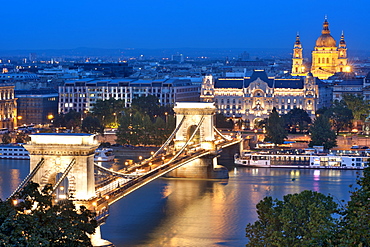 Szechenyi Chain Bridge, the Danube River, Gresham Palace and St. Stephen's Basilica, Budapest, Hungary, Europe