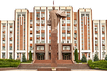 The Transnistrian Parliament building and statue of Vladimir Lenin in Tiraspol, Transnistria, Moldova, Europe