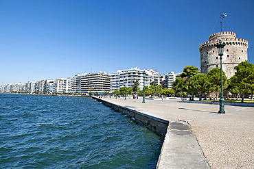 View of the White Tower (Lefkos Pyrgos) and the waterfront and buildings on Nikis Avenue in Thessaloniki, Greece, Europe