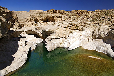 The turquoise pools of Wadi Bani Khalid in the eastern Hajar mountains (Al Hajar ash sharq) of the sultanate of Oman.