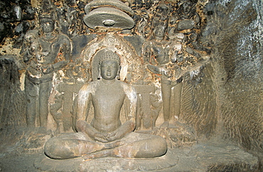 Statue of Mahavira, founder of the Jain religion in the Indra Sabha, Cave 32, in Jain section of the cave temples of Ellora, UNESCO World Heritage Site, Maharashtra, India, Asia