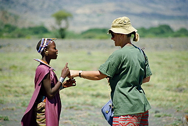 Tourist buying bead jewellery from Masai girl, Monduli Region, Tanzania, East Africa, Africa